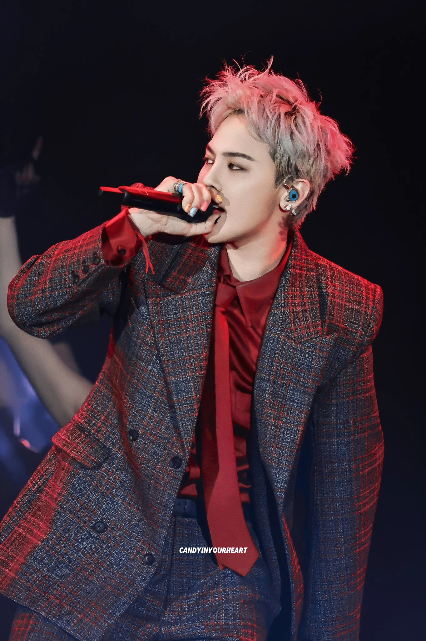 Vì sao nói G-Dragon là "thần tượng của thần tượng": Nhìn cả dàn sao Vbiz "phát sốt" vì ông hoàng Kpop là rõ! - Ảnh 1. Vì sao nói G-Dragon là "thần tượng của thần tượng": Nhìn cả dàn sao Vbiz "phát sốt" vì ông hoàng Kpop là rõ! - Ảnh 1.
