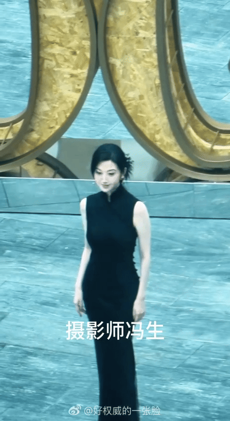Mỹ nữ lấn lướt Lưu Diệc Phi đẹp bất chấp cam thường tại tiệc Vogue, nhưng vẫn phải dè chừng 1 người- Ảnh 2. Mỹ nữ lấn lướt Lưu Diệc Phi đẹp bất chấp cam thường tại tiệc Vogue, nhưng vẫn phải dè chừng 1 người- Ảnh 2.