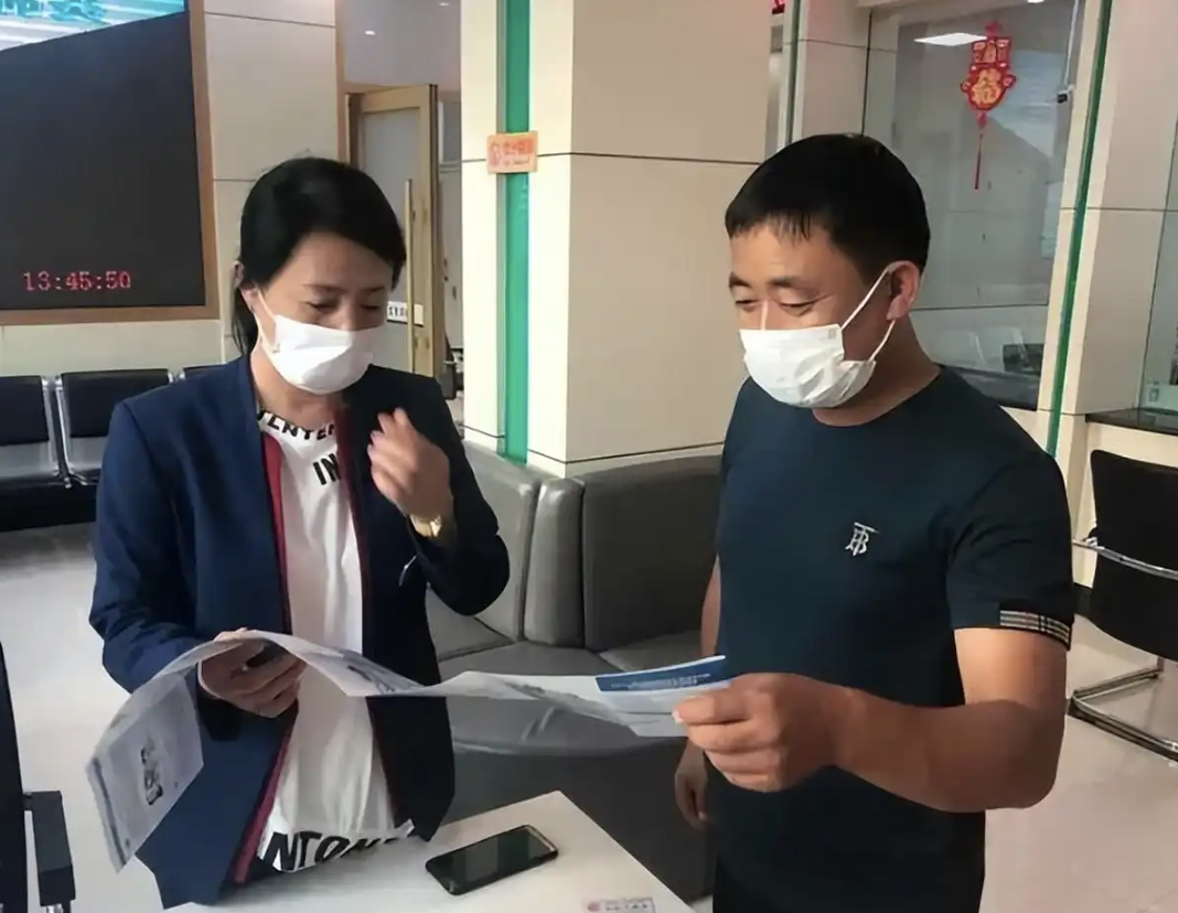 Người phụ nữ gửi 3,5 tỷ tiền tiết kiệm, sau 5 năm phát hiện chỉ còn 3,5k: Ngân hàng nói "làm gì có ai bỏ mặc tài khoản như chị" - Ảnh 2. Người phụ nữ gửi 3,5 tỷ tiền tiết kiệm, sau 5 năm phát hiện chỉ còn 3,5k: Ngân hàng nói "làm gì có ai bỏ mặc tài khoản như chị" - Ảnh 2.