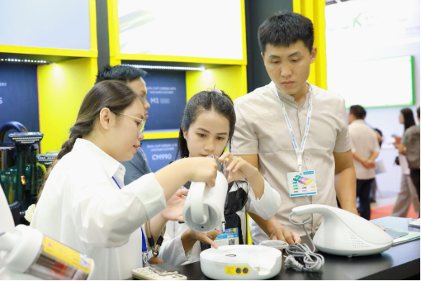 DEERMA ghi dấu ấn mạnh mẽ tại triển lãm China Homelife Vietnam 2025 với loạt sản phẩm gia dụng thông minh - Ảnh 4. DEERMA ghi dấu ấn mạnh mẽ tại triển lãm China Homelife Vietnam 2025 với loạt sản phẩm gia dụng thông minh - Ảnh 4.