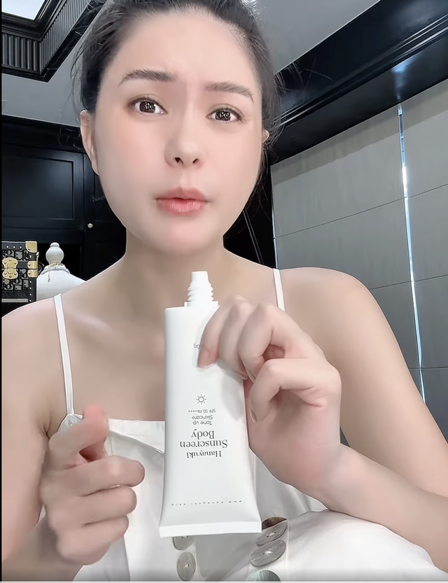Từ vụ kem chống nắng do công ty của chồng Đoàn Di Băng phân phối bị thu hồi: Đằng sau “lớp màng bảo vệ” bị thổi phồng, SPF thật sự là gì?- Ảnh 1. Từ vụ kem chống nắng do công ty của chồng Đoàn Di Băng phân phối bị thu hồi: Đằng sau “lớp màng bảo vệ” bị thổi phồng, SPF thật sự là gì?- Ảnh 1.