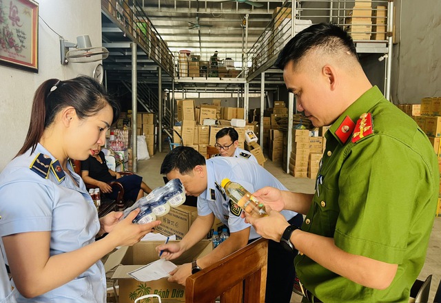 Phát hiện và buộc tiêu huỷ 700 chai dầu gội giả mạo nhãn hiệu và nhập lậu ở Vĩnh Phúc - Ảnh 1. Phát hiện và buộc tiêu huỷ 700 chai dầu gội giả mạo nhãn hiệu và nhập lậu ở Vĩnh Phúc - Ảnh 1.