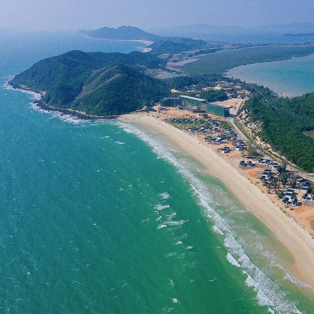 Nơi được mệnh danh là "viên ngọc thô" của biển miền Bắc: Cảnh bây giờ thay đổi khiến nhiều người bất ngờ - Ảnh 2. Nơi được mệnh danh là "viên ngọc thô" của biển miền Bắc: Cảnh bây giờ thay đổi khiến nhiều người bất ngờ - Ảnh 2.