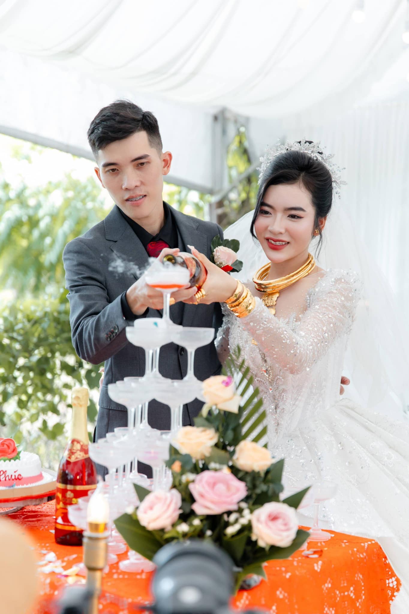 Chàng trai quyết giữ gìn cho bạn gái suốt 3 năm yêu nhau, cưới xong ngỡ ngàng khi biết một bí mật - Ảnh 7. Chàng trai quyết giữ gìn cho bạn gái suốt 3 năm yêu nhau, cưới xong ngỡ ngàng khi biết một bí mật - Ảnh 7.