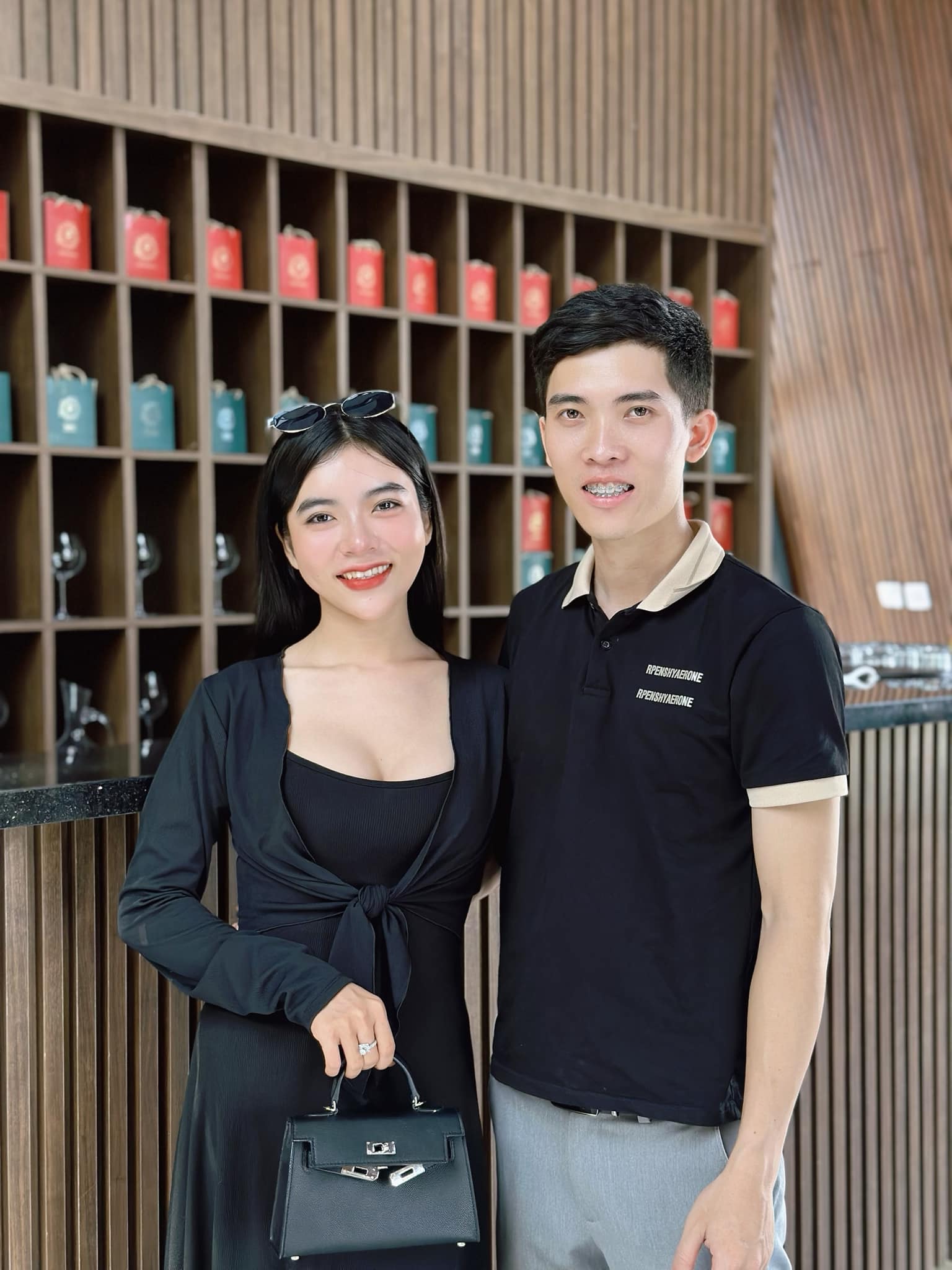 Chàng trai quyết giữ gìn cho bạn gái suốt 3 năm yêu nhau, cưới xong ngỡ ngàng khi biết một bí mật - Ảnh 1. Chàng trai quyết giữ gìn cho bạn gái suốt 3 năm yêu nhau, cưới xong ngỡ ngàng khi biết một bí mật - Ảnh 1.