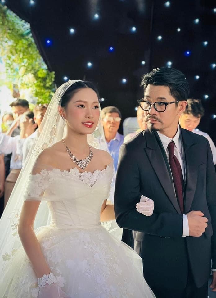 Bố vợ doanh nhân của Đoàn Văn Hậu bất ngờ lộ diện, có còn phong độ như lúc đưa Doãn Hải My vào lễ đường?- Ảnh 5. Bố vợ doanh nhân của Đoàn Văn Hậu bất ngờ lộ diện, có còn phong độ như lúc đưa Doãn Hải My vào lễ đường?- Ảnh 5.