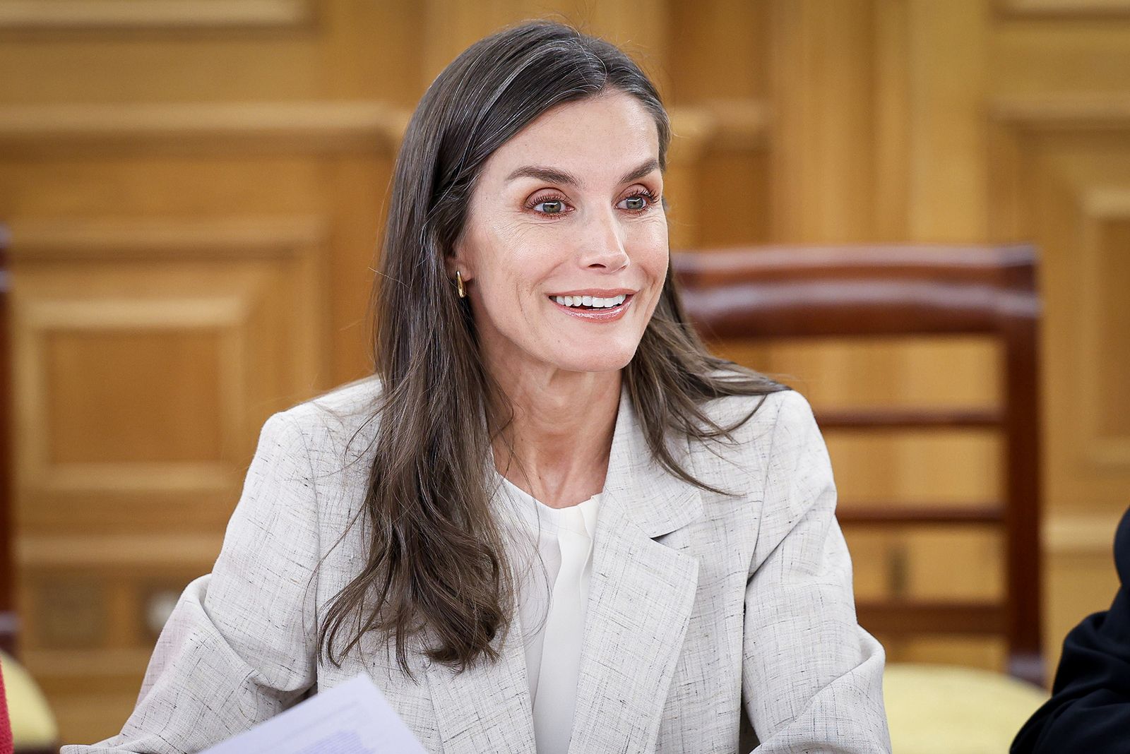 Không váy áo cầu kỳ, không vương miện lấp lánh: Vương hậu Letizia và Vương phi Kate khẳng định đẳng cấp bằng suit cực phẩm- Ảnh 2. Không váy áo cầu kỳ, không vương miện lấp lánh: Vương hậu Letizia và Vương phi Kate khẳng định đẳng cấp bằng suit cực phẩm- Ảnh 2.