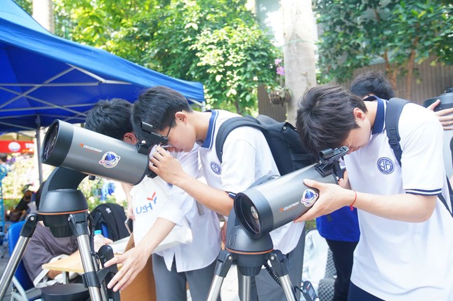 Bộ GD&ĐT lý giải vì sao học ngành vi mạch bán dẫn cần đạt điểm 8 môn Toán? - Ảnh 1. Bộ GD&ĐT lý giải vì sao học ngành vi mạch bán dẫn cần đạt điểm 8 môn Toán? - Ảnh 1.