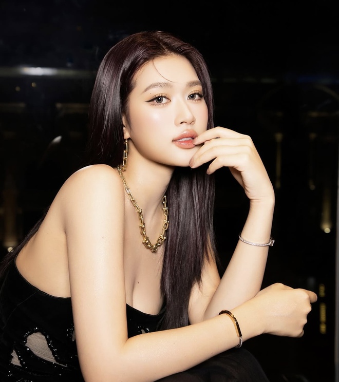 Thiên Ân lại chứng minh nhan sắc hàng top Sen Vàng, “đảo ngói” thôi mà netizen chịu không nổi- Ảnh 11. Thiên Ân lại chứng minh nhan sắc hàng top Sen Vàng, “đảo ngói” thôi mà netizen chịu không nổi- Ảnh 11.