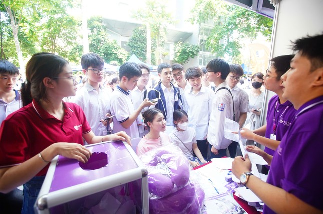Bộ GD&ĐT lý giải vì sao học ngành vi mạch bán dẫn cần đạt điểm 8 môn Toán? - Ảnh 2. Bộ GD&ĐT lý giải vì sao học ngành vi mạch bán dẫn cần đạt điểm 8 môn Toán? - Ảnh 2.