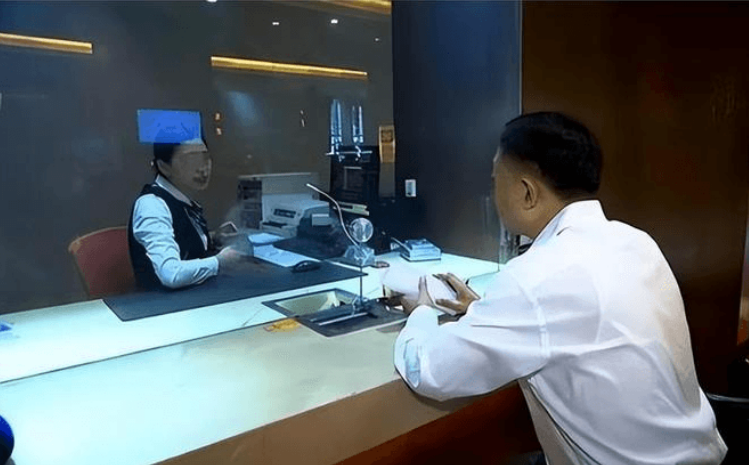 Người đàn ông đem 19,4 tỷ đồng gửi tiết kiệm để kiếm lời, sau 1 năm bỗng được ngân hàng thông báo: “Khoản tiền gửi của anh không tồn tại trong hệ thống” - Ảnh 1. Người đàn ông đem 19,4 tỷ đồng gửi tiết kiệm để kiếm lời, sau 1 năm bỗng được ngân hàng thông báo: “Khoản tiền gửi của anh không tồn tại trong hệ thống” - Ảnh 1.
