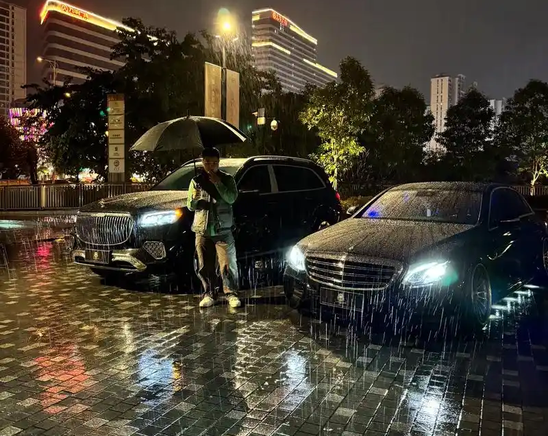 Nhìn người bạn trai giản dị bước xuống từ chiếc Mercedes-Maybach, tôi đứng như chôn chân tại chỗ bởi sự thật phũ phàng - Ảnh 1.