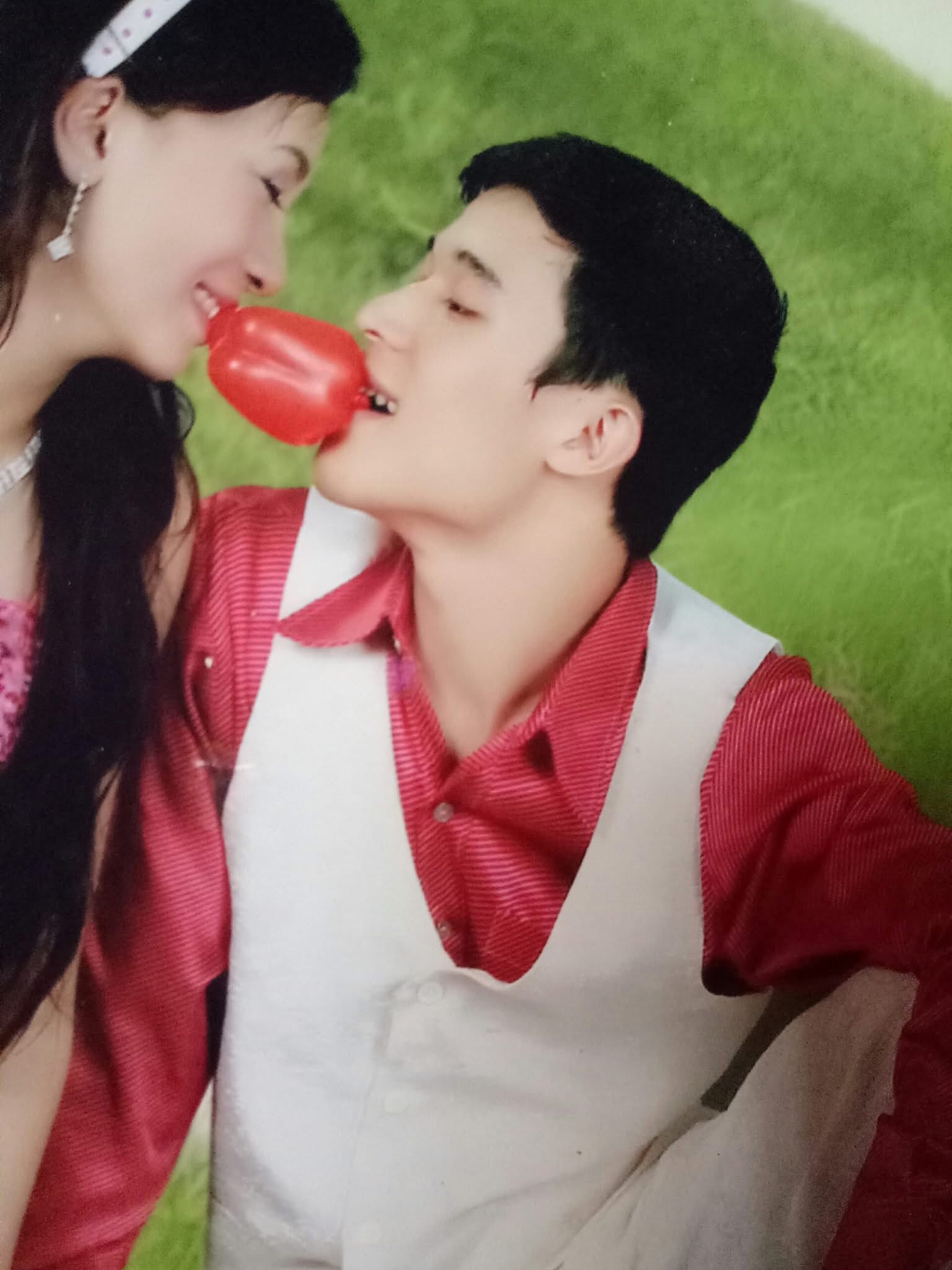 Hot mom nổi tiếng đăng ảnh cưới cách đây 15 năm có thể "sĩ" đến muôn đời, chú rể đẹp trai nhưng nhìn cứ "sai sai"- Ảnh 4. Hot mom nổi tiếng đăng ảnh cưới cách đây 15 năm có thể "sĩ" đến muôn đời, chú rể đẹp trai nhưng nhìn cứ "sai sai"- Ảnh 4.