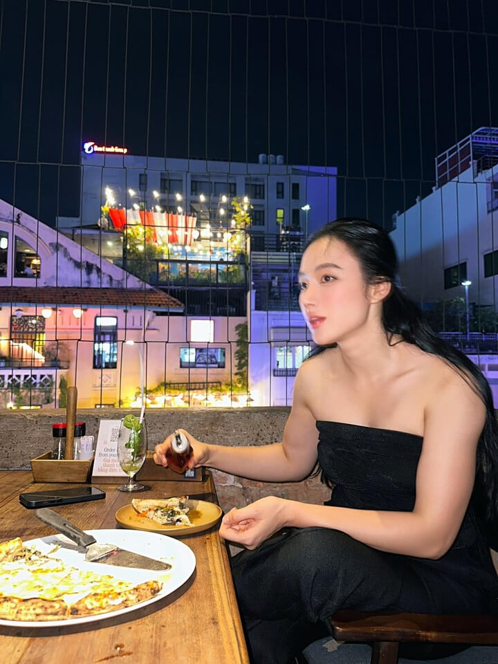 Thân hình ngày càng 'vạm vỡ' khó tin của Angela Phương Trinh - Ảnh 8. Thân hình ngày càng 'vạm vỡ' khó tin của Angela Phương Trinh - Ảnh 8.