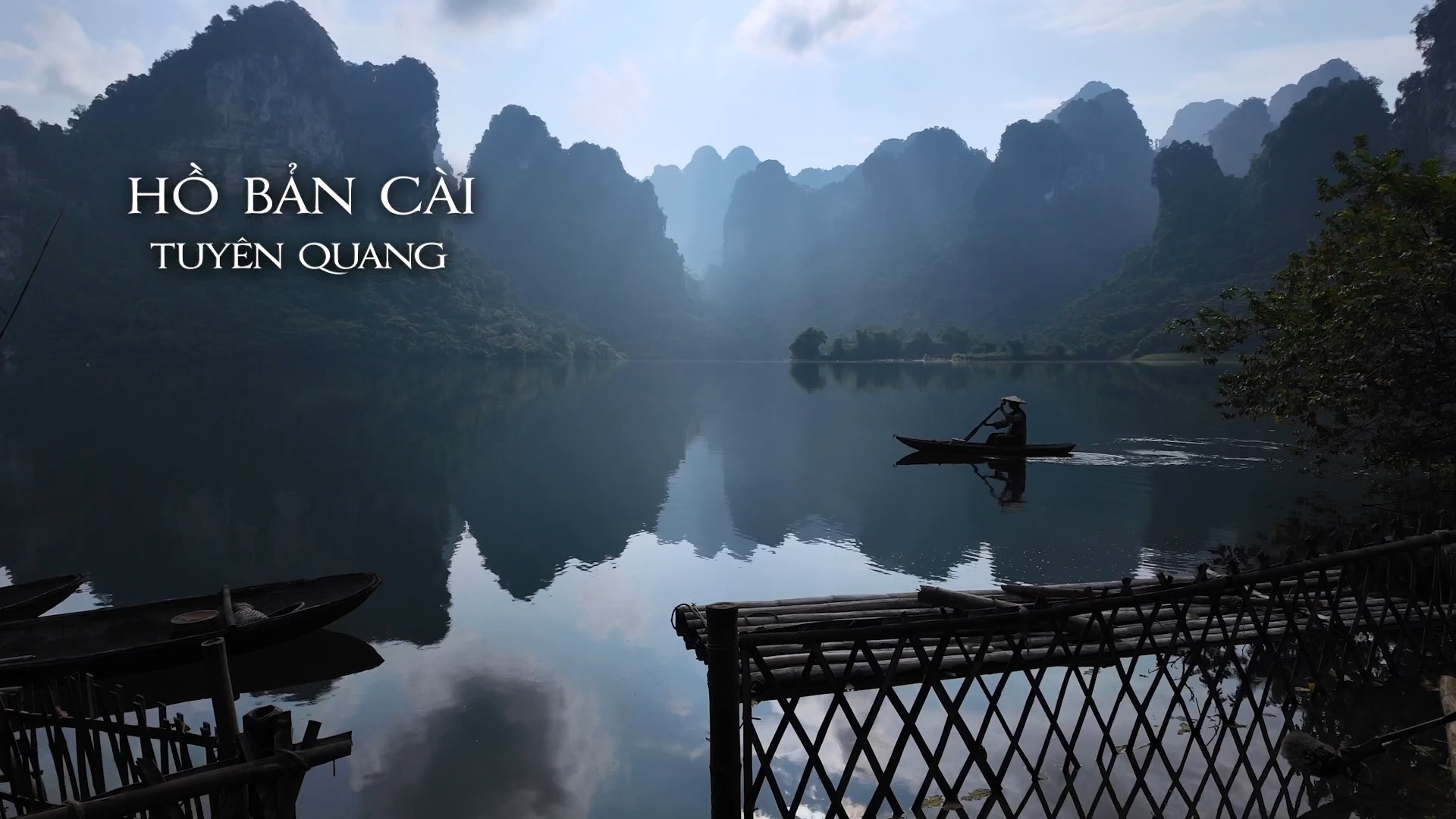 Dọc miền Đông Bắc cùng "Thám tử Kiên: Kỳ án không đầu" Cảnh đẹp "tuyệt đối điện ảnh" giữa sương mù, đá núi và ánh hoàng hôn - Ảnh 1. Dọc miền Đông Bắc cùng "Thám tử Kiên: Kỳ án không đầu" Cảnh đẹp "tuyệt đối điện ảnh" giữa sương mù, đá núi và ánh hoàng hôn - Ảnh 1.