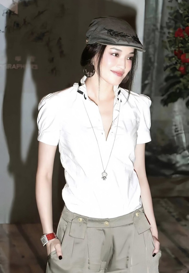 Quá sốc với ảnh Thư Kỳ 2 thập kỷ trước: Mặc đẹp không đùa được, giới trẻ phải lấy làm sách mẫu- Ảnh 1. Quá sốc với ảnh Thư Kỳ 2 thập kỷ trước: Mặc đẹp không đùa được, giới trẻ phải lấy làm sách mẫu- Ảnh 1.