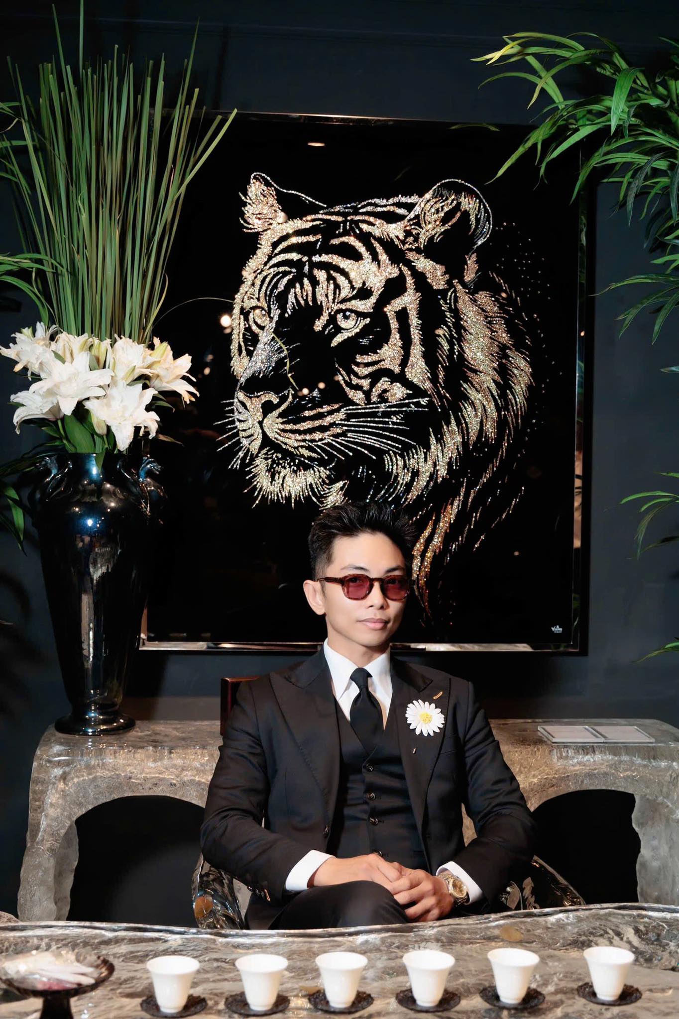 Khánh Thi - Phan Hiển tung bộ ảnh đậm chất đại gia hậu drama Khánh Thi - Phan Hiển tung bộ ảnh đậm chất đại gia hậu drama