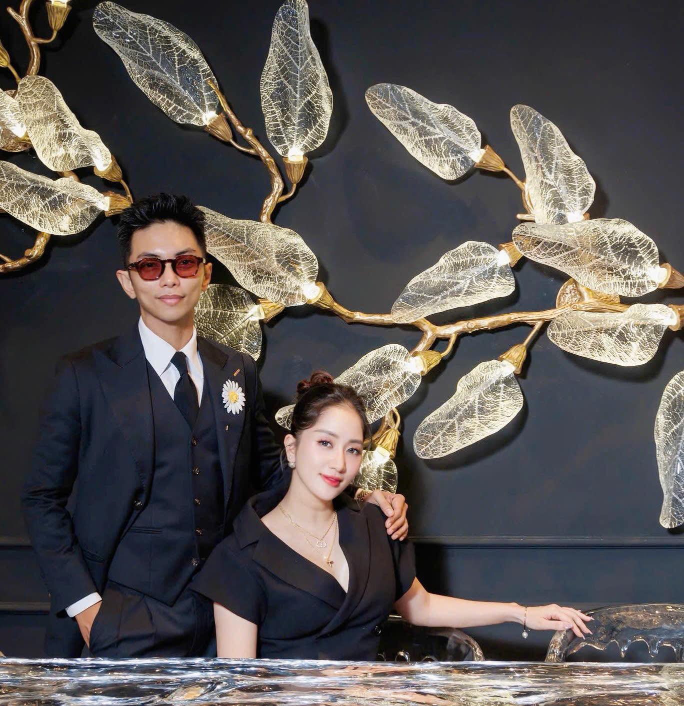 Khánh Thi - Phan Hiển tung bộ ảnh đậm chất đại gia hậu drama Khánh Thi - Phan Hiển tung bộ ảnh đậm chất đại gia hậu drama