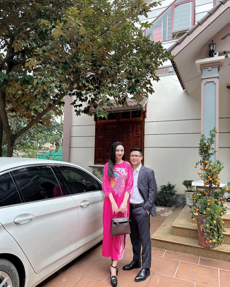 Hot mom nổi tiếng đăng ảnh cưới cách đây 15 năm có thể "sĩ" đến muôn đời, chú rể đẹp trai nhưng nhìn cứ "sai sai"- Ảnh 8. Hot mom nổi tiếng đăng ảnh cưới cách đây 15 năm có thể "sĩ" đến muôn đời, chú rể đẹp trai nhưng nhìn cứ "sai sai"- Ảnh 8.