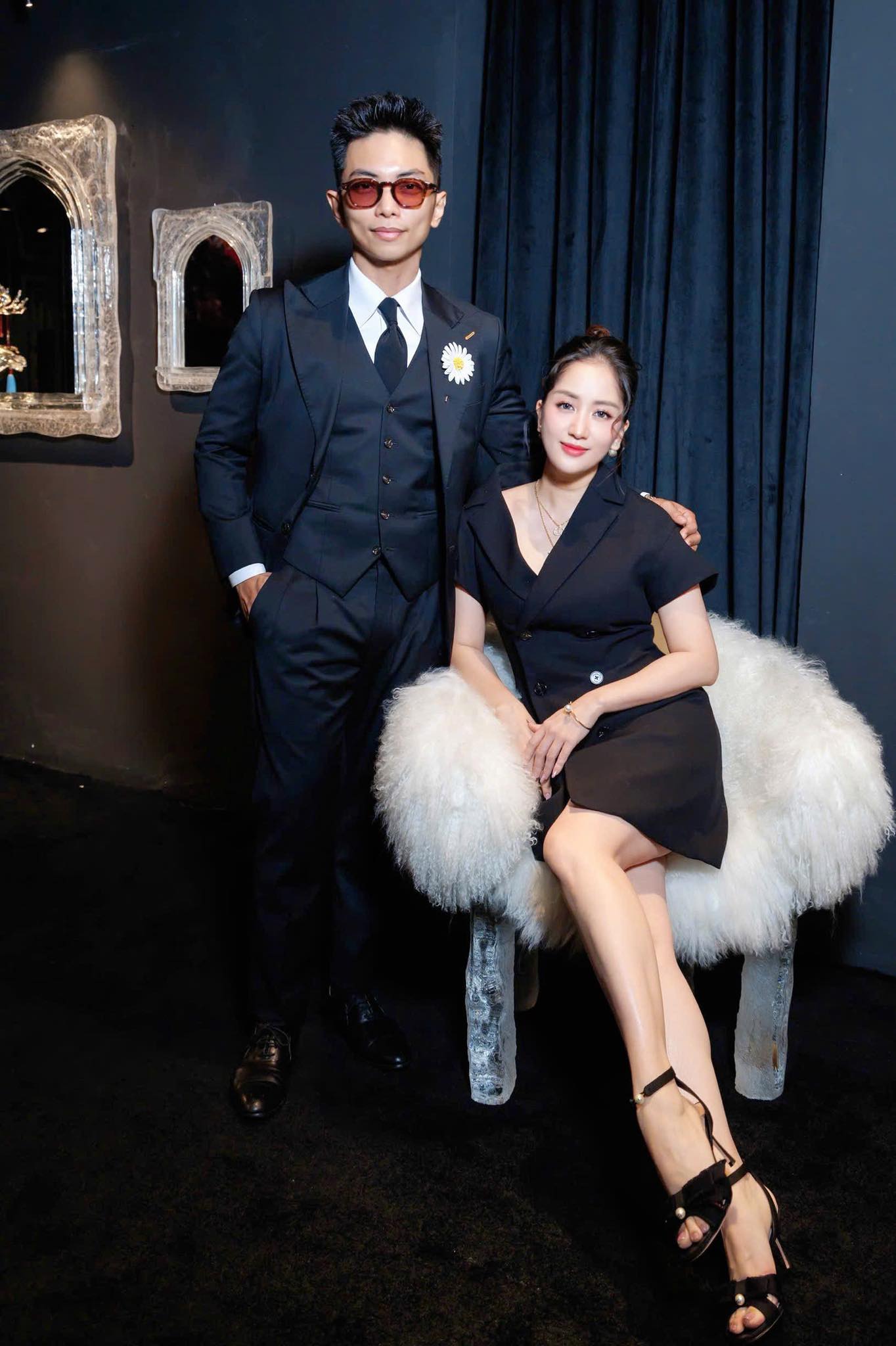 Khánh Thi - Phan Hiển tung bộ ảnh đậm chất đại gia hậu drama Khánh Thi - Phan Hiển tung bộ ảnh đậm chất đại gia hậu drama