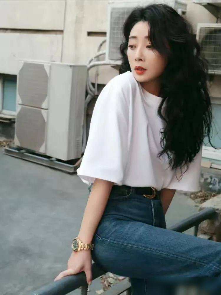 Chị em trung niên mau ghé xem! Ba kiểu tóc này mới thật sự là "vương miện" cho vẻ thanh lịch trẻ trung - Ảnh 2.