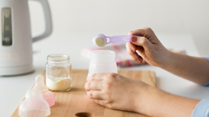 Bé bị sốc phản vệ khi uống sữa, mách mẹ cách tránh lỗi thường gặp khi chọn và pha sữa để con được an toàn- Ảnh 3. Bé bị sốc phản vệ khi uống sữa, mách mẹ cách tránh lỗi thường gặp khi chọn và pha sữa để con được an toàn- Ảnh 3.