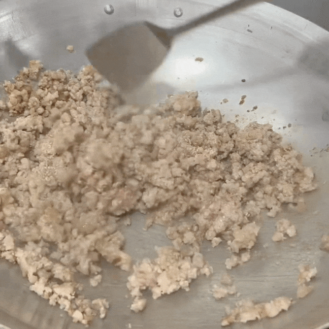 dac-san-banh-trung-kien-5-1747627953755647831889.gif