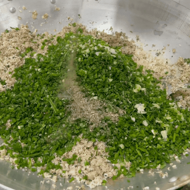dac-san-banh-trung-kien-9-17476279536481276446156.gif