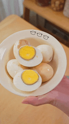 Cách luộc trứng ngon bổ dưỡng cho mùa hè, tăng sức đề kháng cho cả nhà ea43d83419464255a60bebd4e7a4a4c8 1747677767792444706670