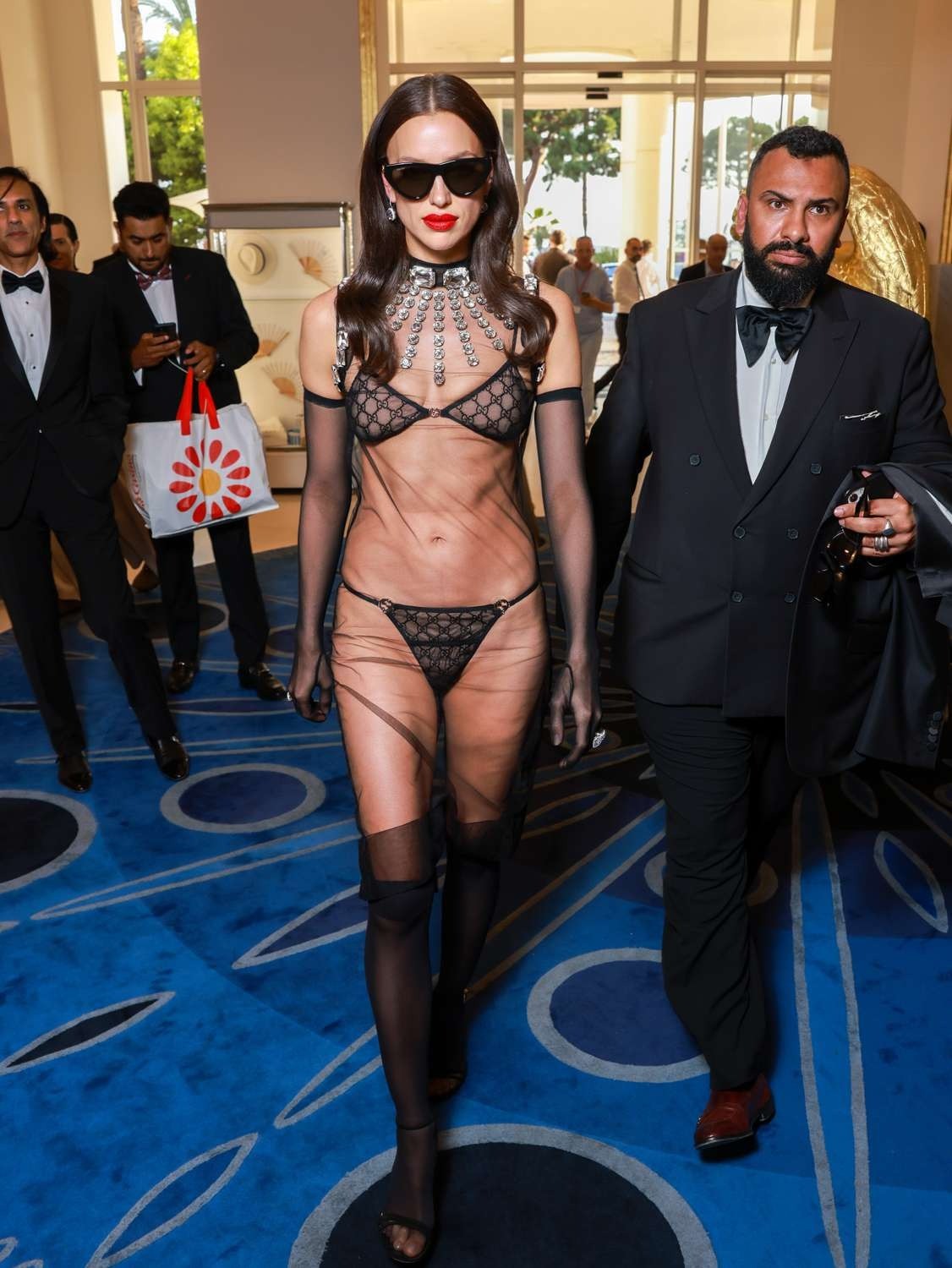 irinia-shayk-cannes-052223-2-93b-2749-9575-1747646095251-1747646095770325432964.jpg
