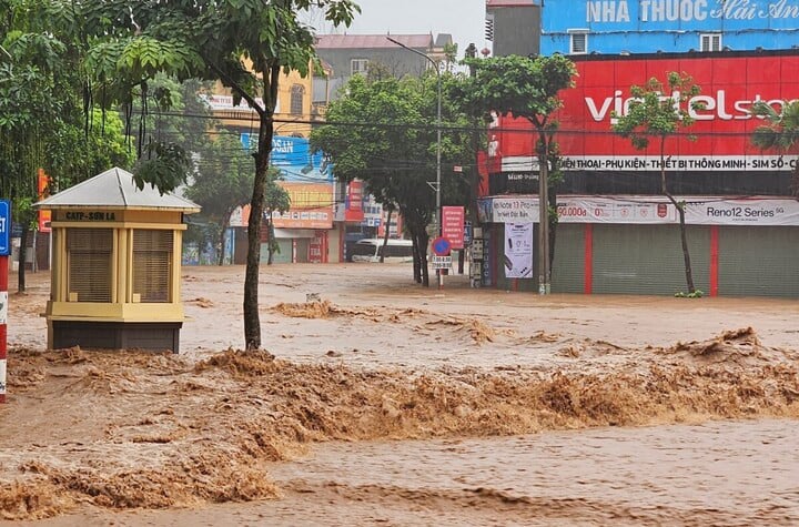Miền Bắc sắp đón đợt mưa lớn kéo dài, nguy cơ xảy ra lũ quét và sạt lở - Ảnh 1. Miền Bắc sắp đón đợt mưa lớn kéo dài, nguy cơ xảy ra lũ quét và sạt lở - Ảnh 1.