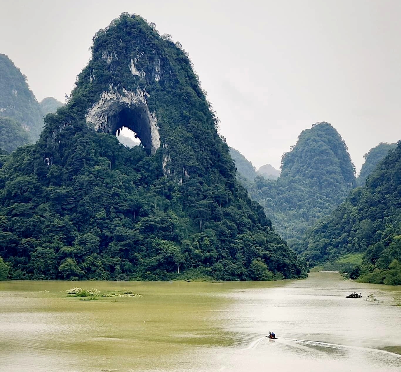 Dọc miền Đông Bắc cùng "Thám tử Kiên: Kỳ án không đầu" Cảnh đẹp "tuyệt đối điện ảnh" giữa sương mù, đá núi và ánh hoàng hôn - Ảnh 6. Dọc miền Đông Bắc cùng "Thám tử Kiên: Kỳ án không đầu" Cảnh đẹp "tuyệt đối điện ảnh" giữa sương mù, đá núi và ánh hoàng hôn - Ảnh 6.