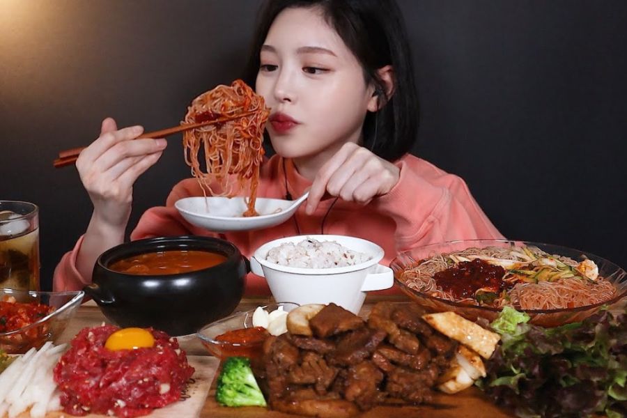 mukbang-eat-with-boki-38800161576826011172361-1747619414577-17476194147101557949267.jpg