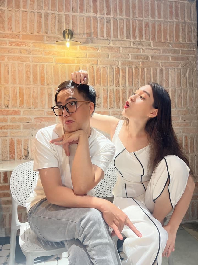 Sao nam Vbiz kết hôn sinh con nhưng vẫn bị đặt câu hỏi về giới tính, vợ lên truyền hình khui chuyện không ngờ- Ảnh 3. Sao nam Vbiz kết hôn sinh con nhưng vẫn bị đặt câu hỏi về giới tính, vợ lên truyền hình khui chuyện không ngờ- Ảnh 3.