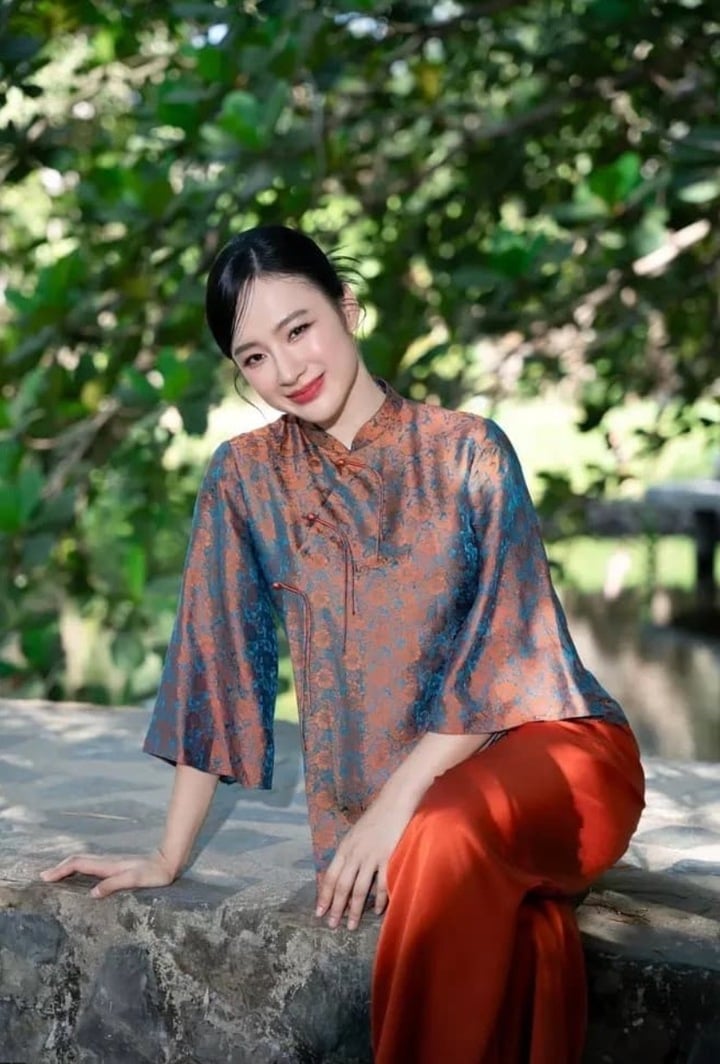 Thân hình ngày càng 'vạm vỡ' khó tin của Angela Phương Trinh - Ảnh 3. Thân hình ngày càng 'vạm vỡ' khó tin của Angela Phương Trinh - Ảnh 3.