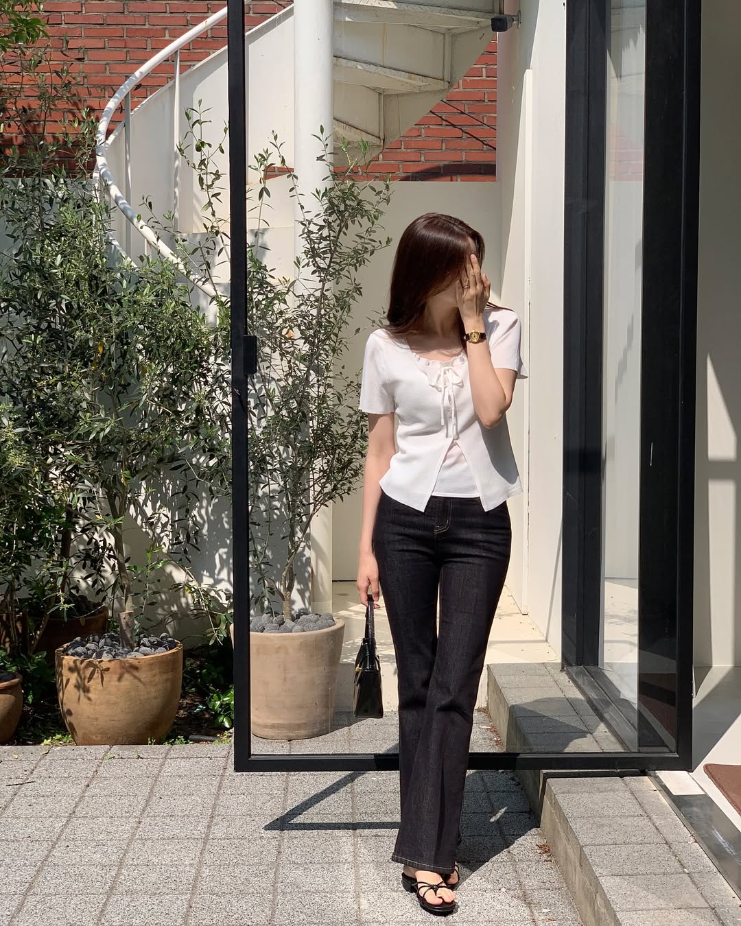 Thời tiết mát mẻ, tranh thủ lên đồ layer để sành điệu và trẻ trung như phụ nữ Hàn - Ảnh 8. Thời tiết mát mẻ, tranh thủ lên đồ layer để sành điệu và trẻ trung như phụ nữ Hàn - Ảnh 8.