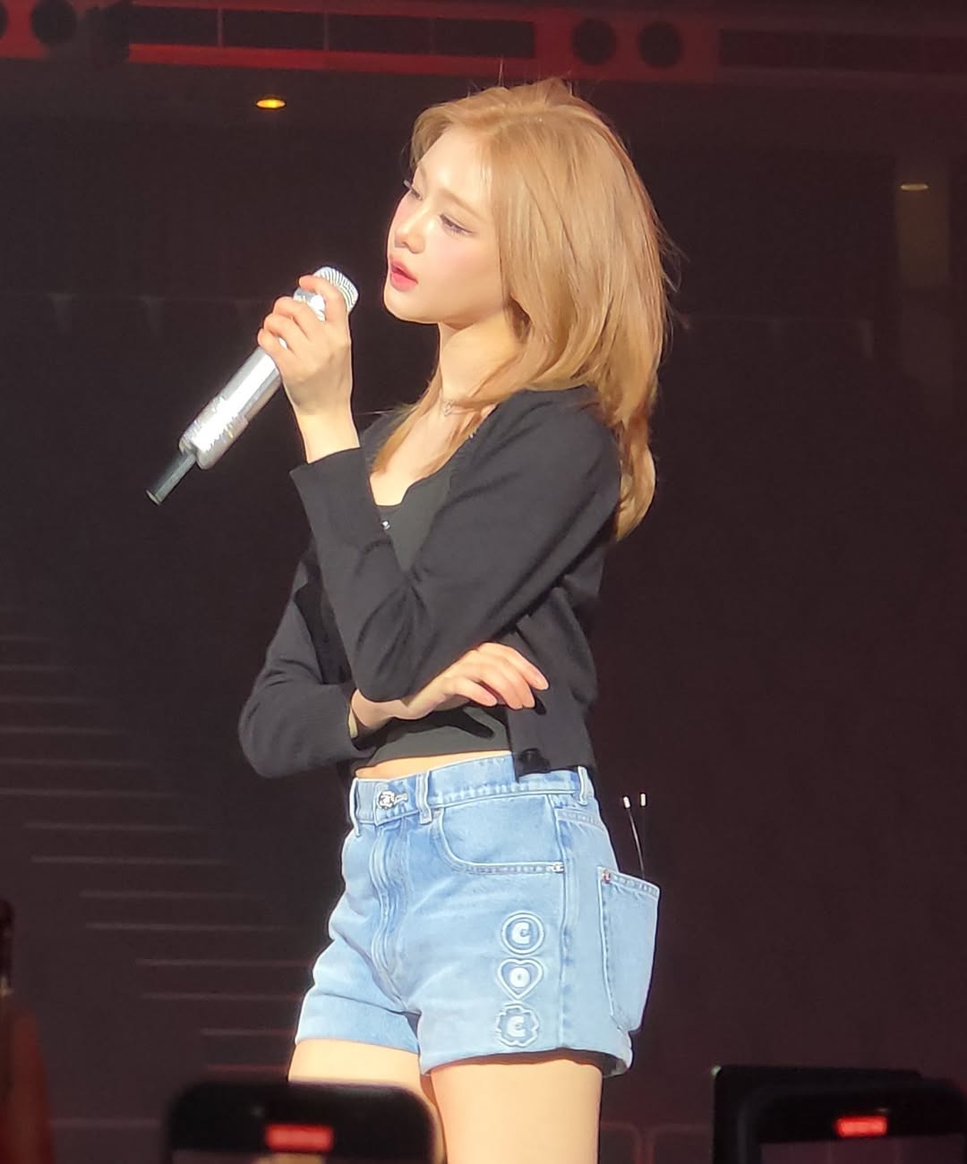 Nữ thần Kpop thế hệ mới đổi tóc thôi cũng viral cõi mạng, netizen Việt gọi tên Huyền Baby- Ảnh 7. Nữ thần Kpop thế hệ mới đổi tóc thôi cũng viral cõi mạng, netizen Việt gọi tên Huyền Baby- Ảnh 7.