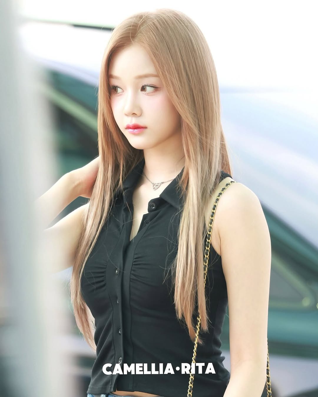 Nữ thần Kpop thế hệ mới đổi tóc thôi cũng viral cõi mạng, netizen Việt gọi tên Huyền Baby- Ảnh 3. Nữ thần Kpop thế hệ mới đổi tóc thôi cũng viral cõi mạng, netizen Việt gọi tên Huyền Baby- Ảnh 3.