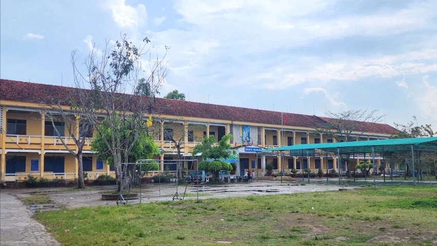 Bắt cựu giáo viên âm nhạc ở An Giang dâm ô học sinh lớp 5 - Ảnh 1. Bắt cựu giáo viên âm nhạc ở An Giang dâm ô học sinh lớp 5 - Ảnh 1.