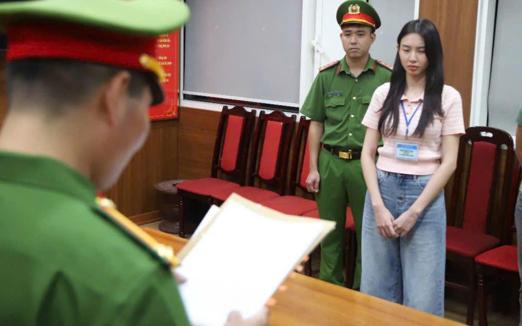 Bắt tạm giam Hoa hậu Nguyễn Thúc Thuỳ Tiên