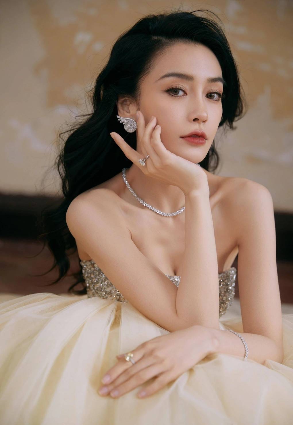 angelababy7-17461175338191914773641-1746176269787-17461762701131370308601.jpg