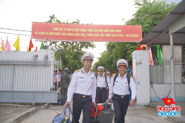 Cảnh tượng hiếm có ở sân bay Tân Sơn Nhất: Một màu xanh đồng loạt khiến ai cũng ngoái nhìn! - Ảnh 21. Cảnh tượng hiếm có ở sân bay Tân Sơn Nhất: Một màu xanh đồng loạt khiến ai cũng ngoái nhìn! - Ảnh 21.