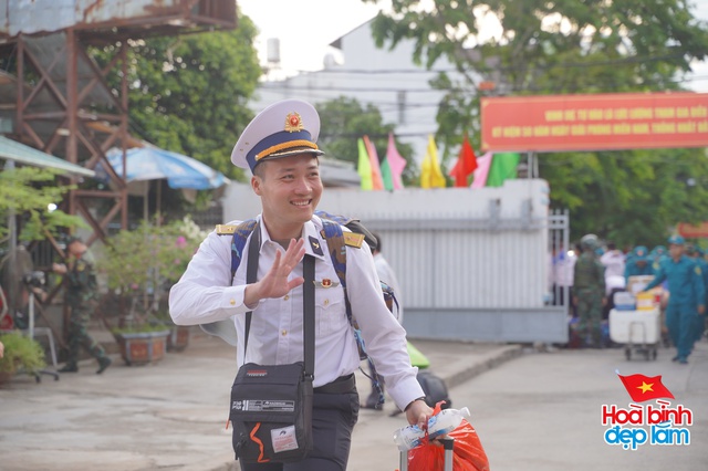 Cảnh tượng hiếm có ở sân bay Tân Sơn Nhất: Một màu xanh đồng loạt khiến ai cũng ngoái nhìn! - Ảnh 20. Cảnh tượng hiếm có ở sân bay Tân Sơn Nhất: Một màu xanh đồng loạt khiến ai cũng ngoái nhìn! - Ảnh 20.