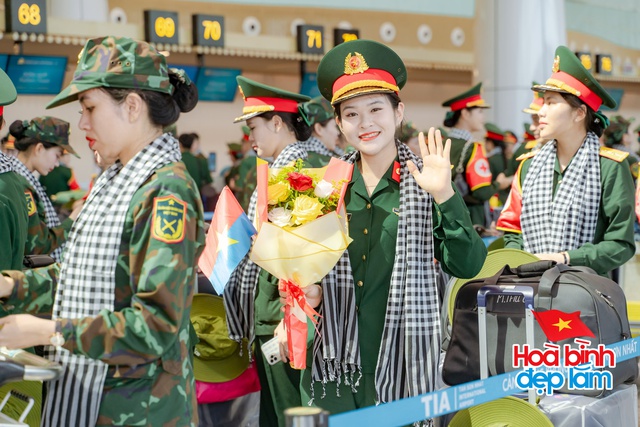 Cảnh tượng hiếm có ở sân bay Tân Sơn Nhất: Một màu xanh đồng loạt khiến ai cũng ngoái nhìn! - Ảnh 13. Cảnh tượng hiếm có ở sân bay Tân Sơn Nhất: Một màu xanh đồng loạt khiến ai cũng ngoái nhìn! - Ảnh 13.