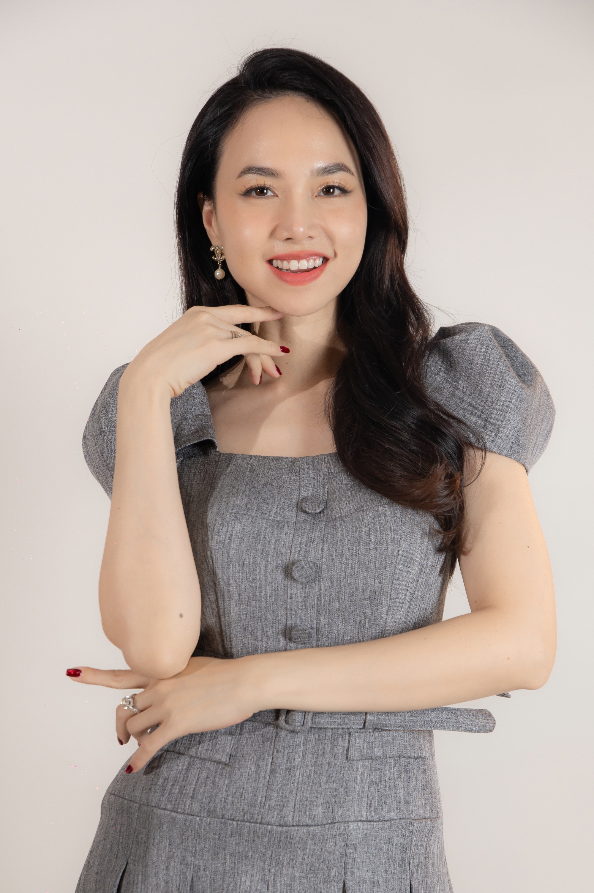 Đinh Ngọc Diệp: Hành động mang đồ hiệu đi cho và 1 câu nói khiến Victor Vũ nhớ mãi - Ảnh 3. Đinh Ngọc Diệp: Hành động mang đồ hiệu đi cho và 1 câu nói khiến Victor Vũ nhớ mãi - Ảnh 3.