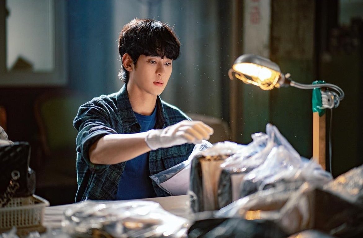 kim-soo-hyun-disney-1746166988058-17461669883401151936270-1746175594746-17461755949922074660284.jpg