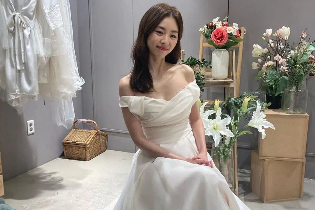 Không phải Son Ye Jin, đây mới là "tình đầu" của Hyun Bin: Nhan sắc mê đắm cả châu Á, được mệnh danh "Hoa hậu Hàn Quốc" - Ảnh 6. Không phải Son Ye Jin, đây mới là "tình đầu" của Hyun Bin: Nhan sắc mê đắm cả châu Á, được mệnh danh "Hoa hậu Hàn Quốc" - Ảnh 6.
