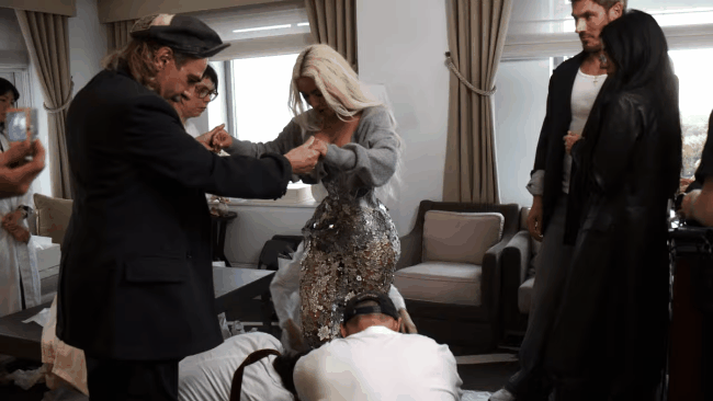 Dấu ấn kinh hoàng Kim Kardashian phải chịu để có vòng eo nhỏ vô thực: Dấu ấn kinh hoàng Kim Kardashian phải chịu để có vòng eo nhỏ vô thực: