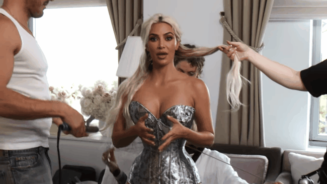 Dấu ấn kinh hoàng Kim Kardashian phải chịu để có vòng eo nhỏ vô thực: Dấu ấn kinh hoàng Kim Kardashian phải chịu để có vòng eo nhỏ vô thực: