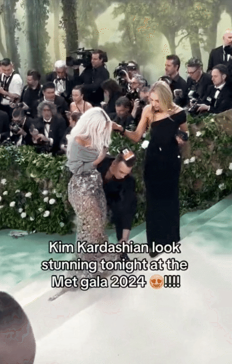 Dấu ấn kinh hoàng Kim Kardashian phải chịu để có vòng eo nhỏ vô thực: Dấu ấn kinh hoàng Kim Kardashian phải chịu để có vòng eo nhỏ vô thực: